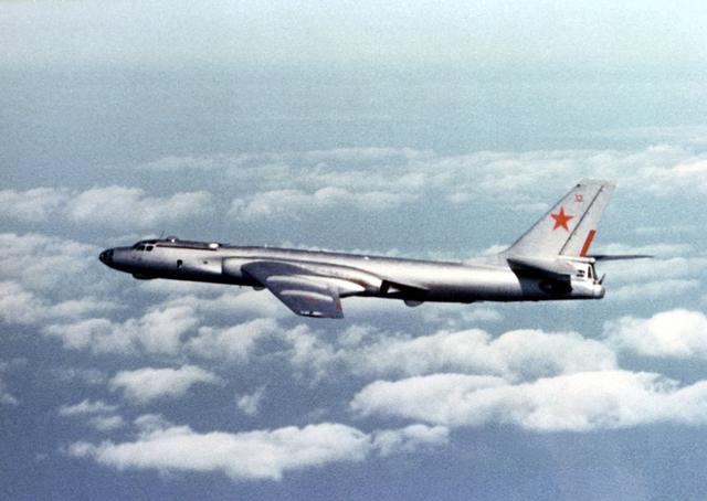 1/250 Tupolev Tu-16 Badger Russian Soviet Strategic Bomber Deagostini New RARE